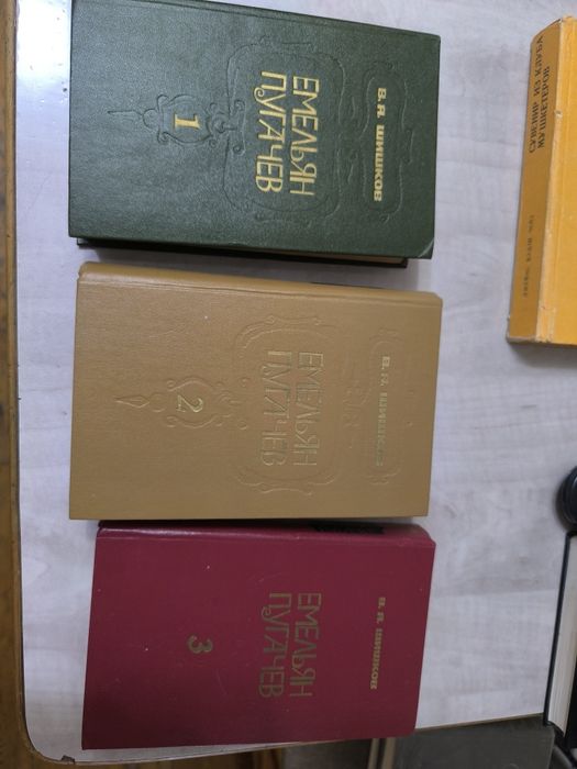 Продам книги в отличном состоянии.