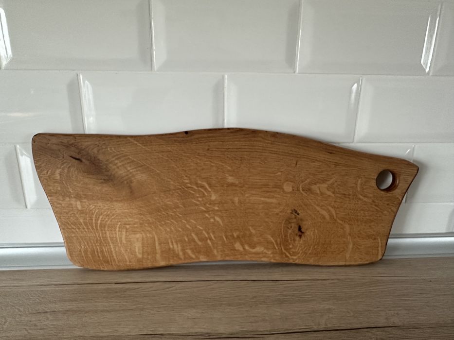 Tocator din lemn de stejar model unicat, lucrat manual