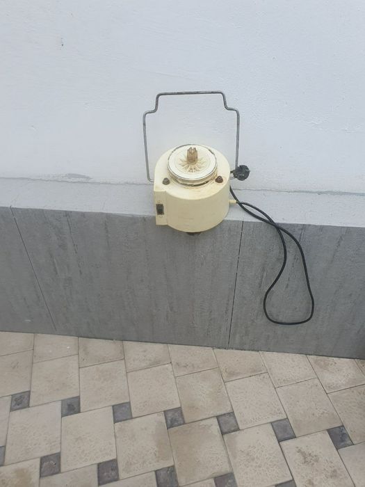 Продаётся Моторчик от соковыжимальки