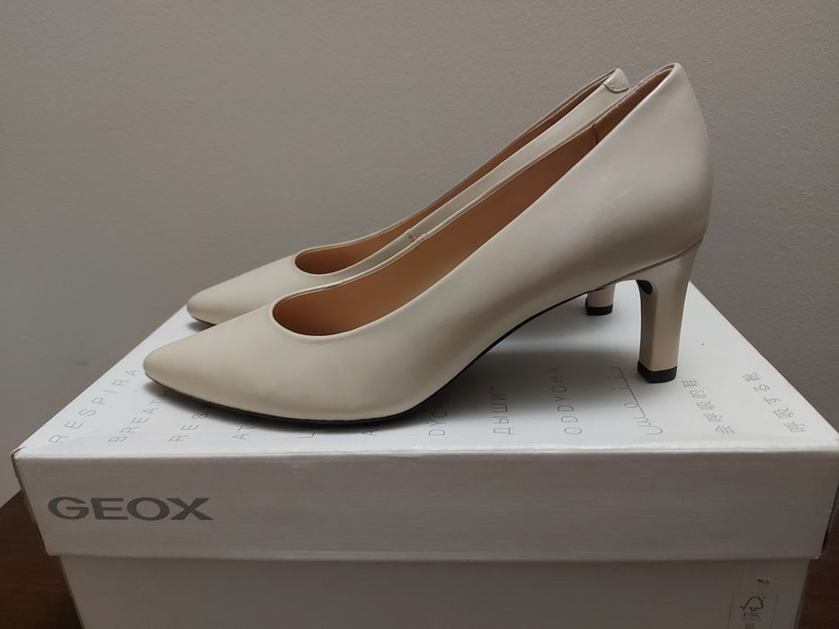 Новые кожаные туфли GEOX