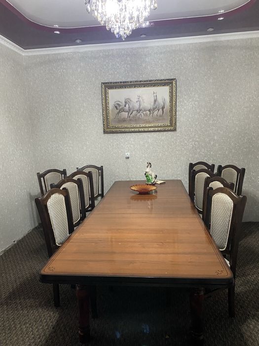 Стол со стульями