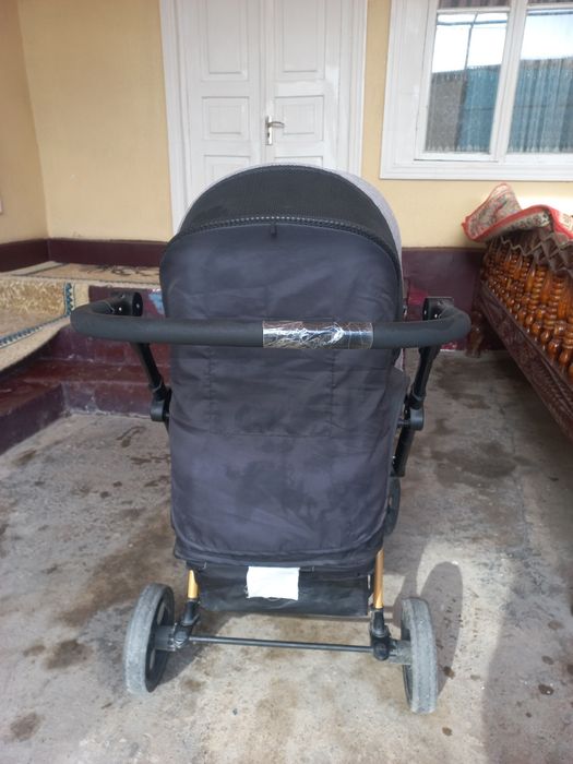 Kolyaska sotiladi narxi zor