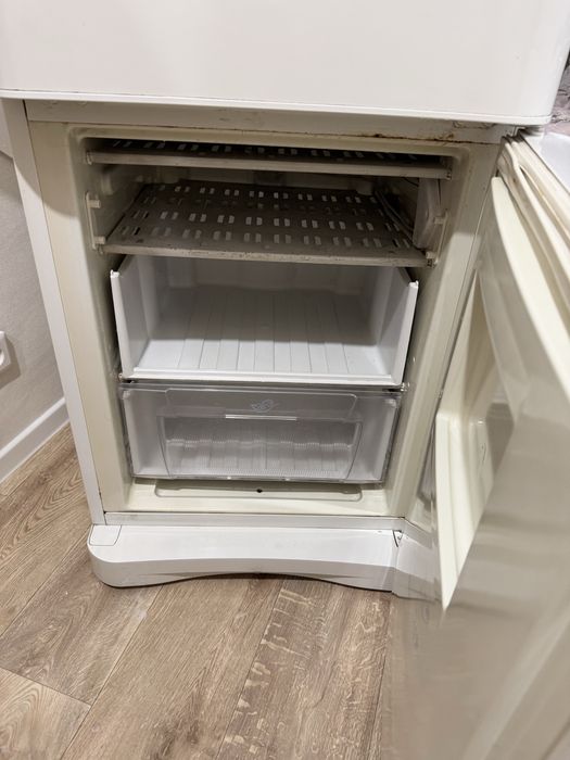 Холодильник indesit