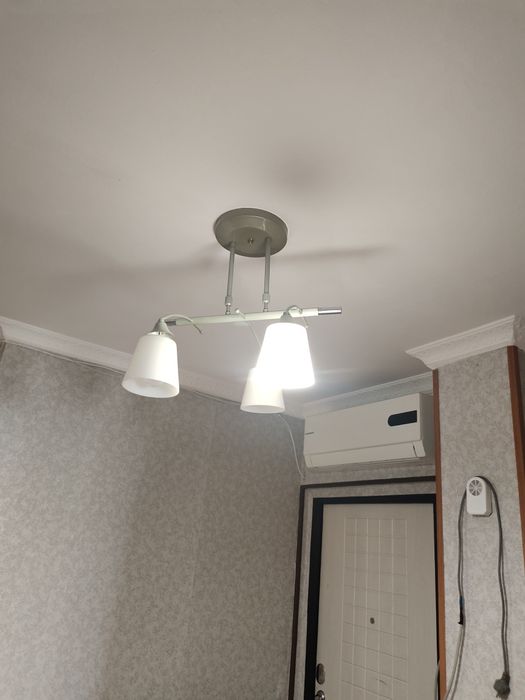 Продам две люстры