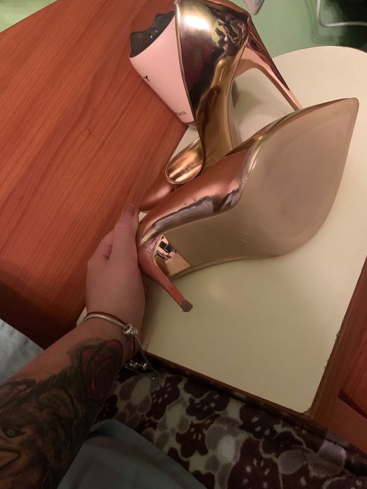 Vand stiletto marimea 35