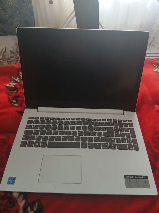 Noutbuk sotiladi arzon narxda yangidek