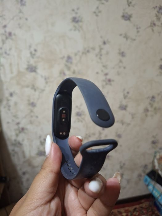 MI Band 5 smartwatch