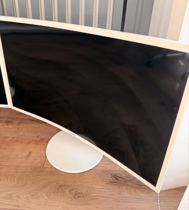 Monitoare Samsung curbate 32”