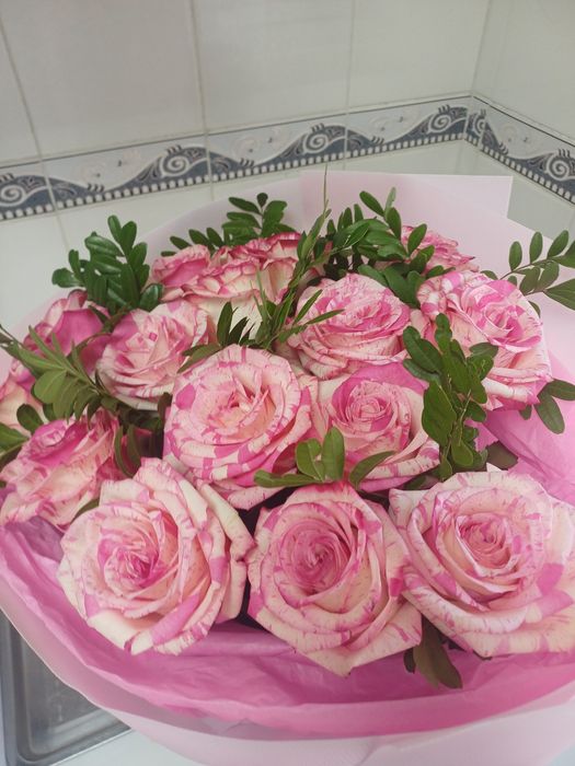 Роза 17 шт дерзкий