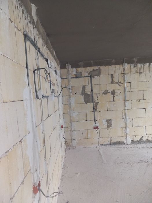 Execut tencuiala mecanizata pe baza de ipsos și var-ciment