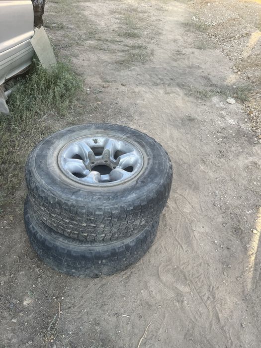 Диски с покрышкой 235/75/15