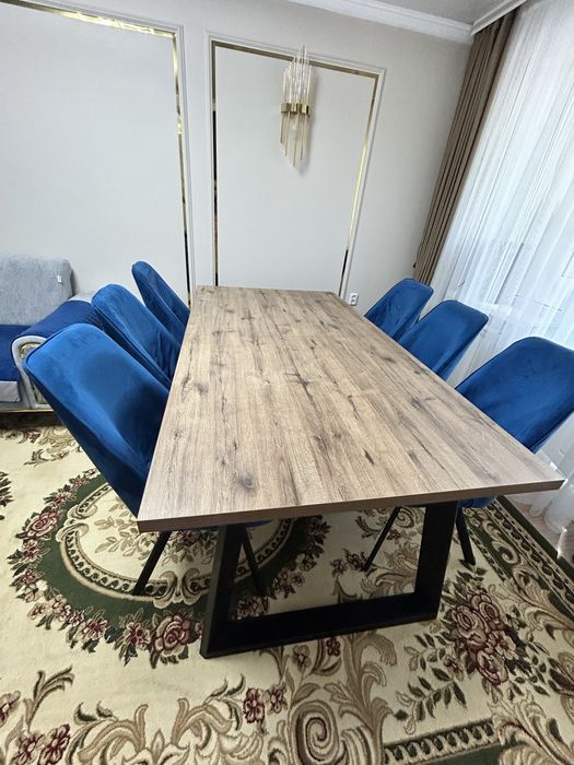 Стол стулья мягкий