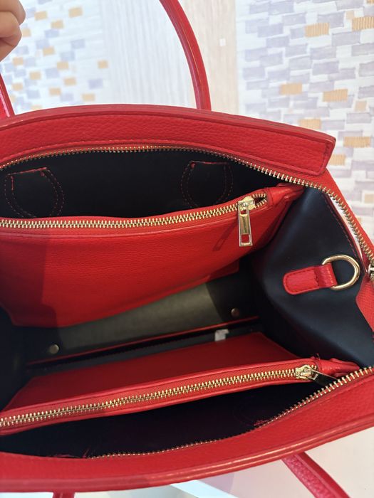 Сумка красного цвета