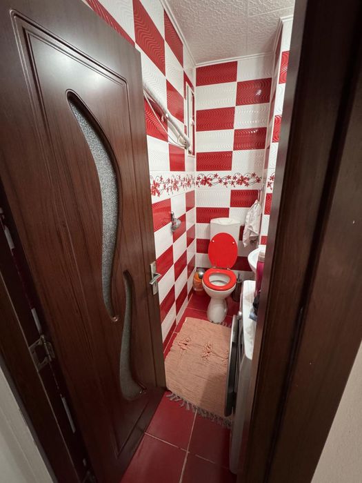 PF / Vând apartament 3 camere decomandate tip D . Sf. Apostol Andrei  (lângă biserică)