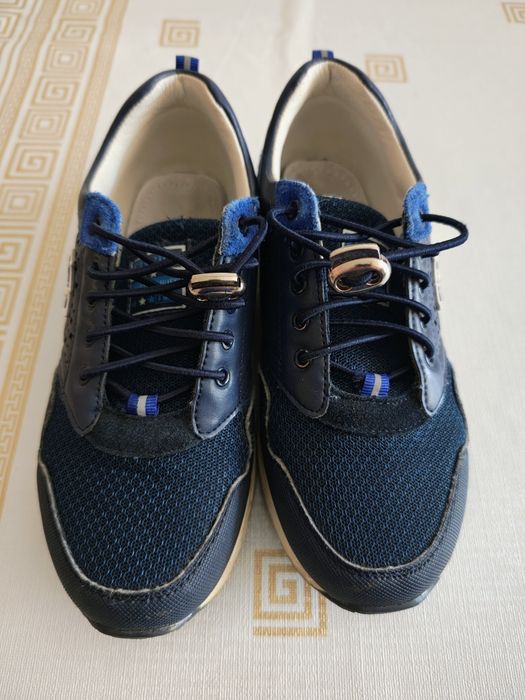 Adidas băieți,mărimea 35.Pret.30 lei.