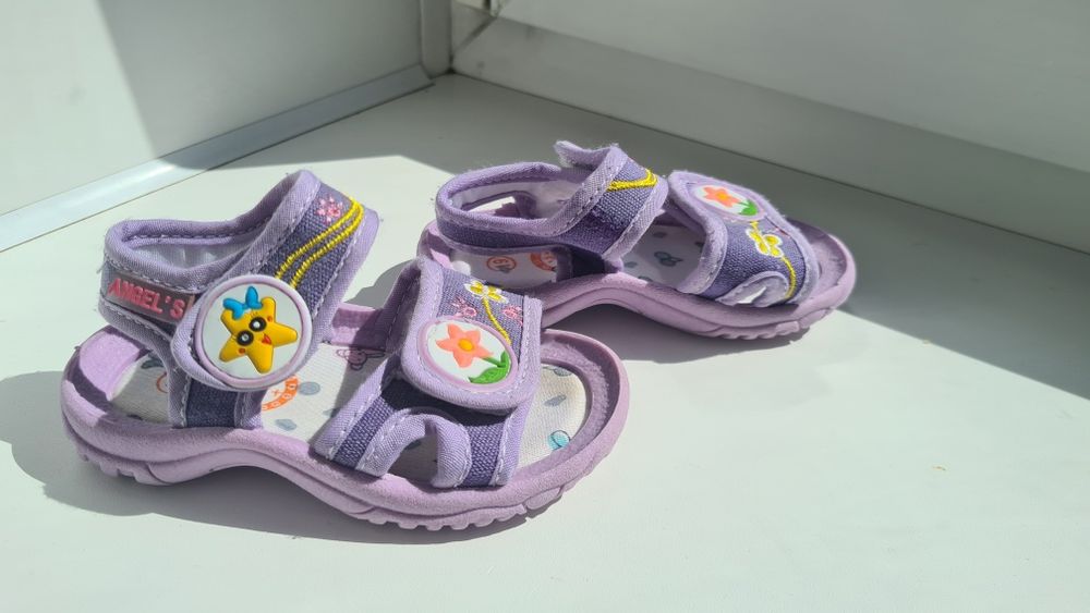 Продам обувь сандали кроссовки