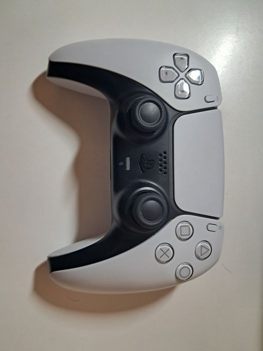 Vând PS5 slim cu disc