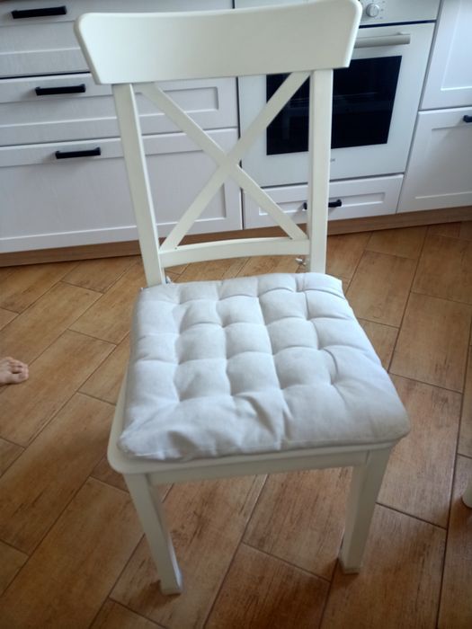 Стол обеденный белый