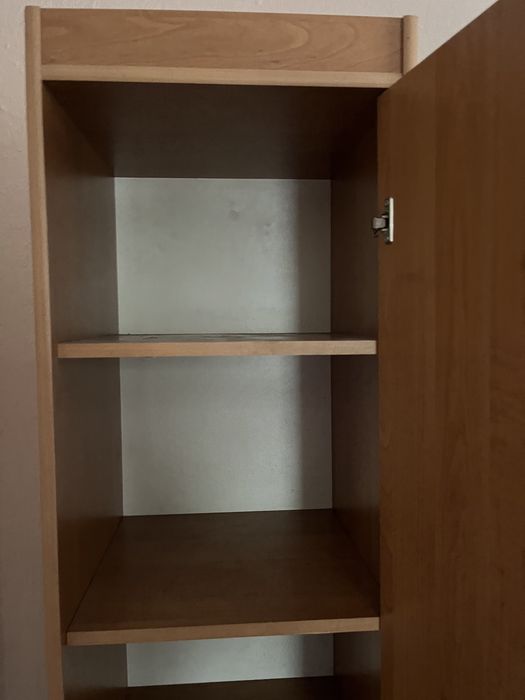 Шкаф с полками на замке