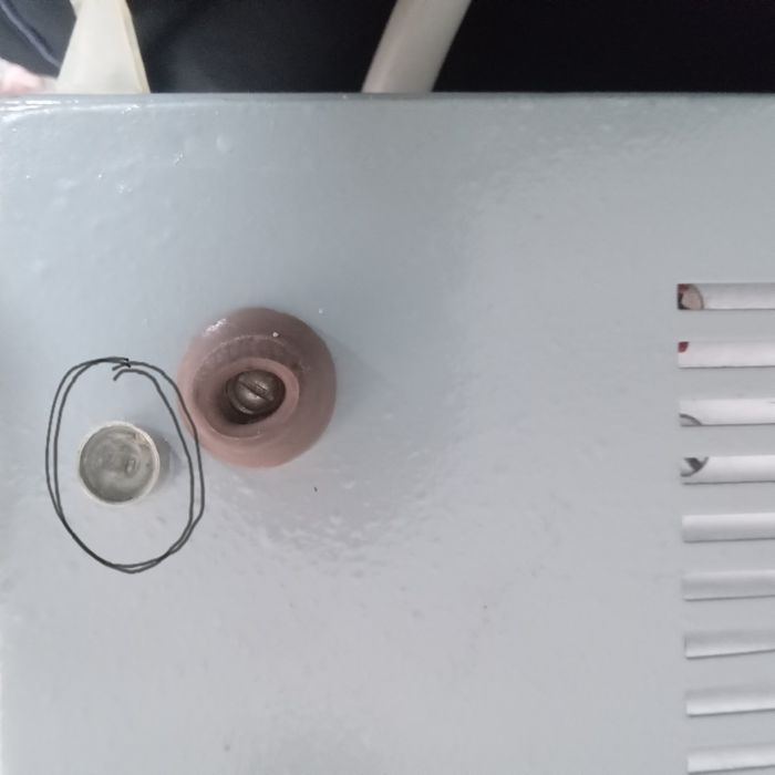 Uzt 101 orginal ochilmagan qoshimcha emiten hamda kitobi bor