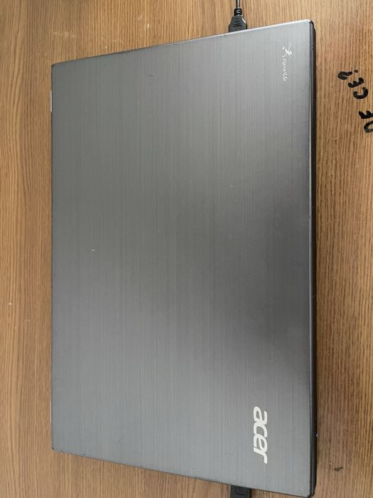 Laptop acer travelmate + mouse hp+ incarcator