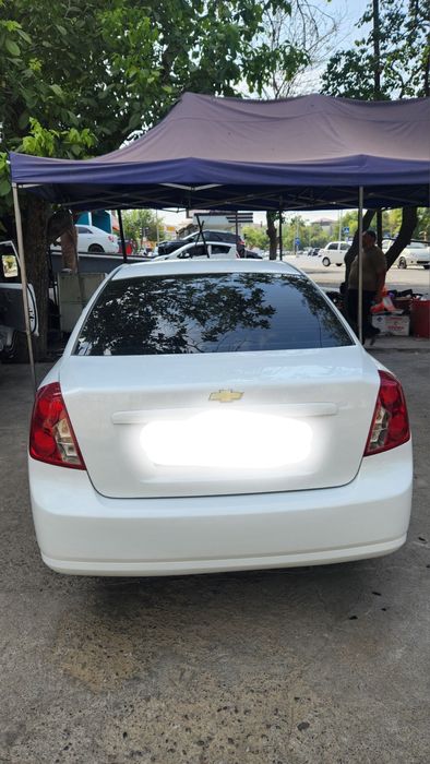 Lacetti 1.8 srochna SOTILADI