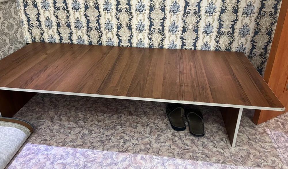 Продам стол