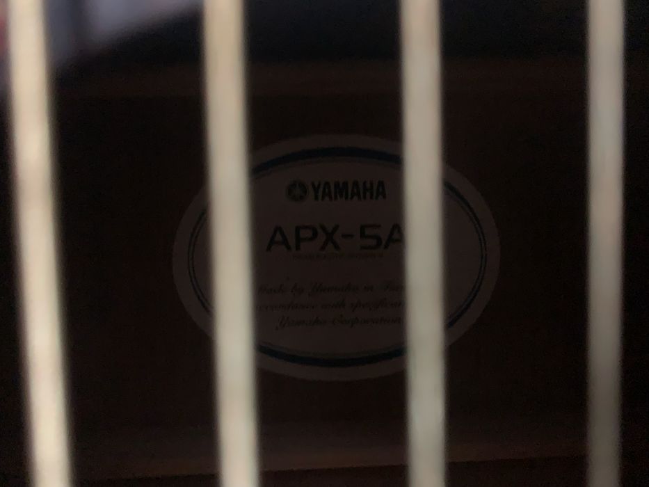 Электроакустическая гитара YAMAHA