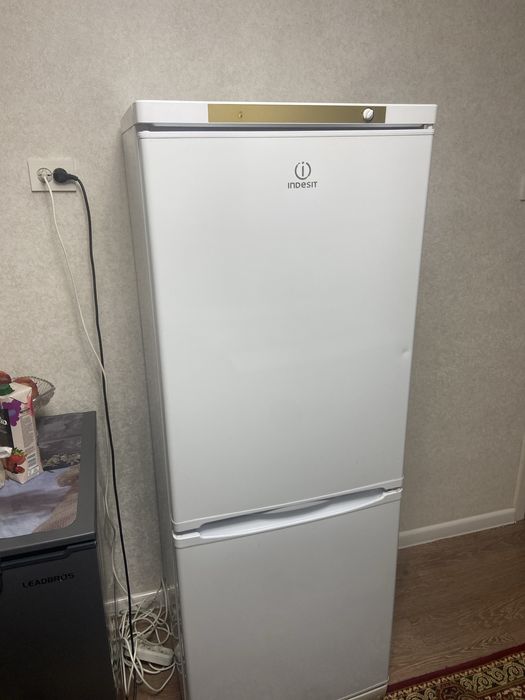 Холодильник INDESIT