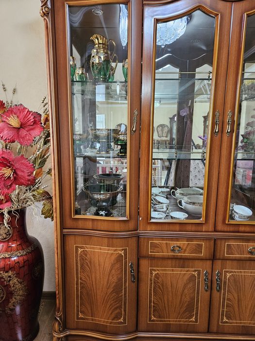 Стенка, комод, угловая стенка, стол и 12 стулья - производство Китай