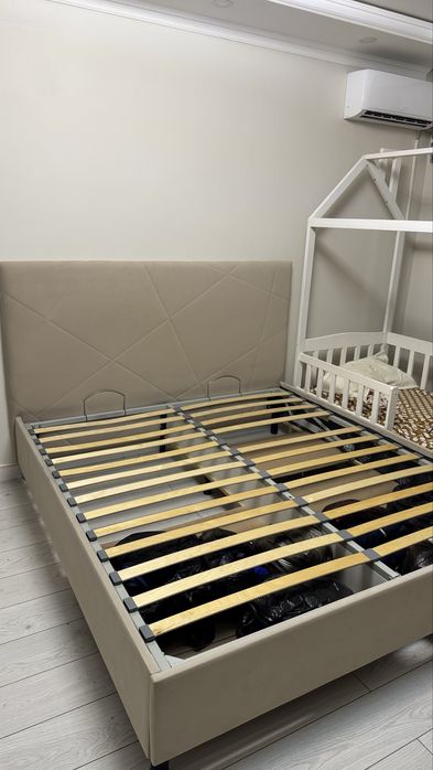 Двух спальняя кровать