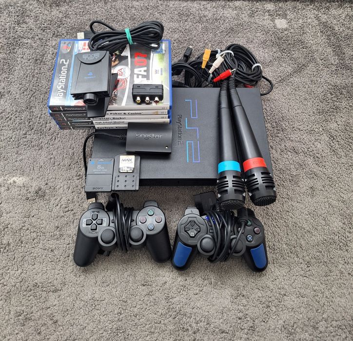 Consola Playstation 2, accesoriile din poza.