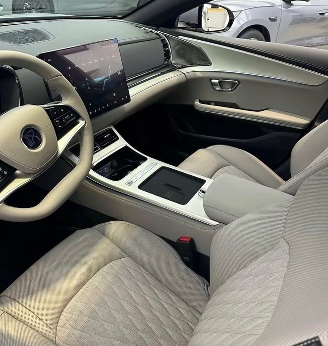 BYD HAN 635km Silver Gold 2026