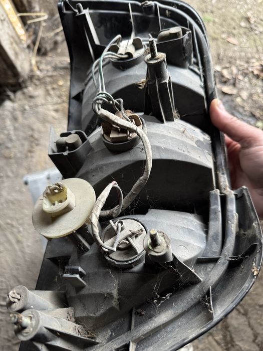 Задний правый фонарь