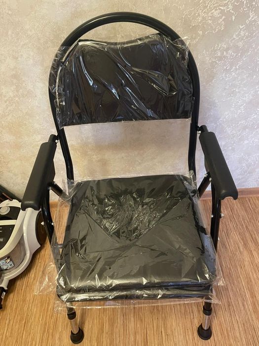 Кресло-туалет с санитарным оснащением