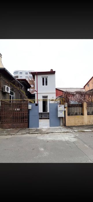 Închiriez casă zona centru-curte proprie