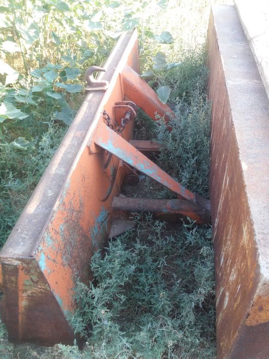 Трактор      ЮМЗ