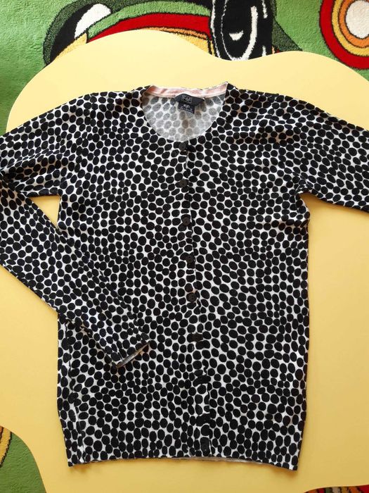 Лот от две тънки блузки и жилетка, цена 10.00 лв.