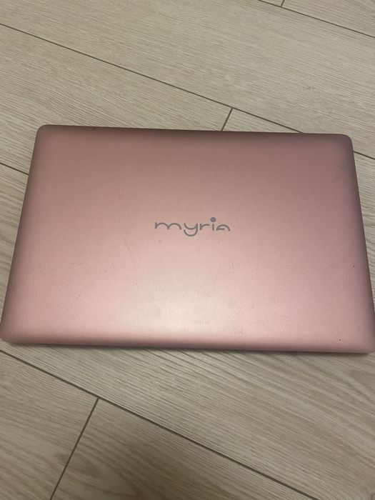 Laptop Myria 4GB RAM culoare roz