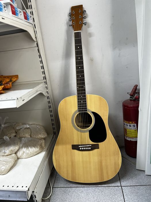 Гитара:Levinson модель 4100