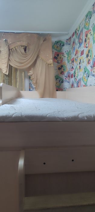 Продаеться гарнитур кровать чердак