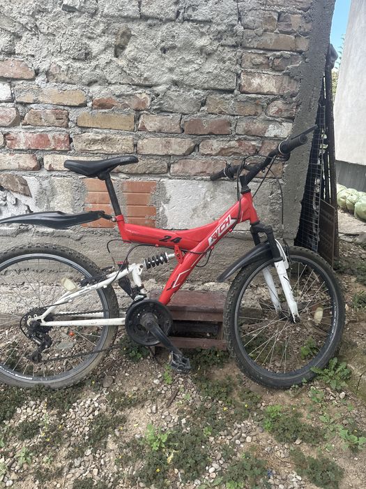 Bicicleta rosu.
