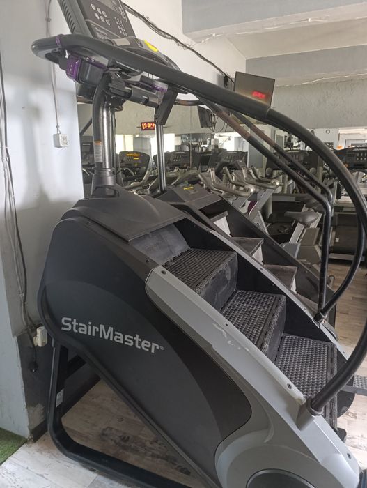 Бягащи пътеки, крос-тренажори, фитнес стълби