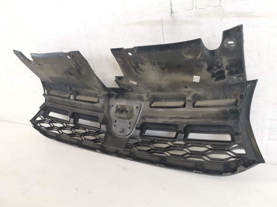 Радиаторна решетка Дачия Логан 2 [фейслифт] [ - ] Оригинална в добро с