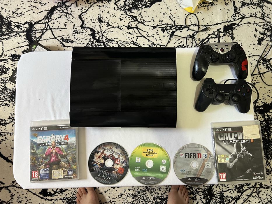 Vand Playstation  3 super slim folosit ocazional