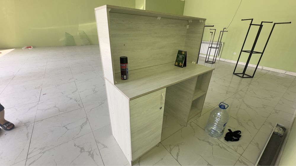 Срочно Продается Жалюзи и Мебель для Офиса или Магазина!