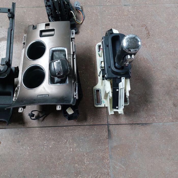 Панели салона на Ford Explorer, edge.