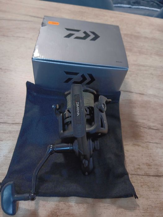 Макара daiwa black widow 25a