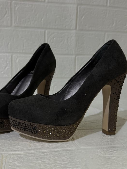 Продам новые туфли замш