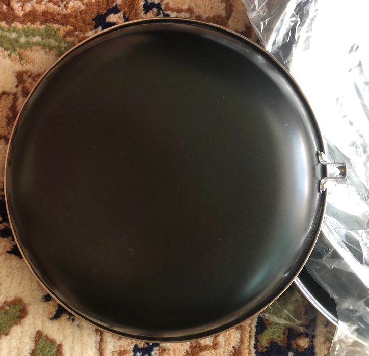 Продавам чисто нов комплект от 3 тигана (неразопакован)